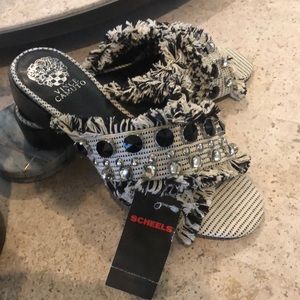 🎉VINCE CAMUTO Blk Noritta slides  BNWT ‼️